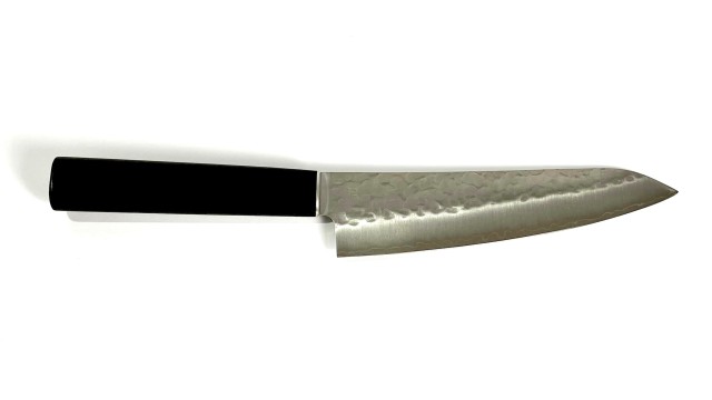 Shizu Hamono Yamato Santoku: Un Coltello Multifunzione per la Cucina.