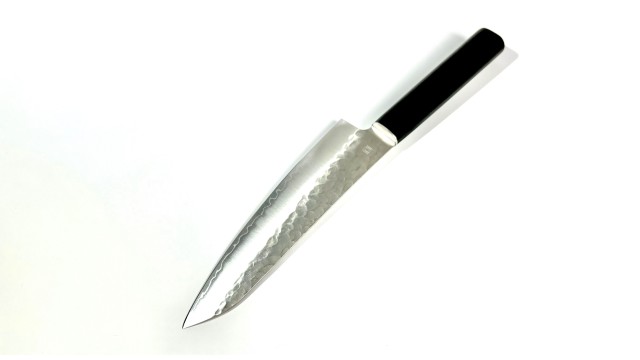 Shizu Hamono Yamato Santoku: Un Coltello Multifunzione per la Cucina.