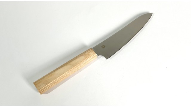 Yuri Santoku Shizu Hamono: Un Coltello Multifunzione per Ogni Cucina